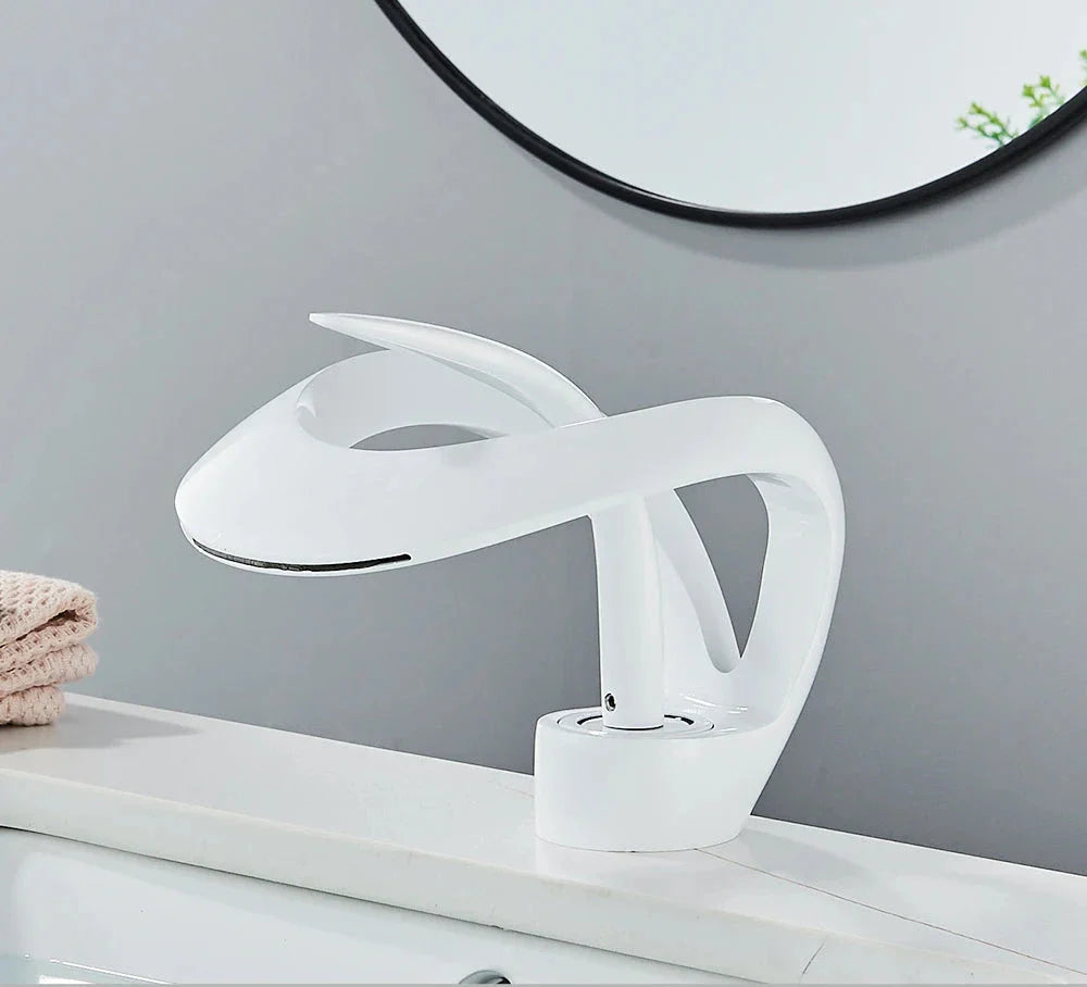 StylishMix Luxe Zwarte Messing Dekgemonteerde Wastafelkraan met Waterval Uitloop